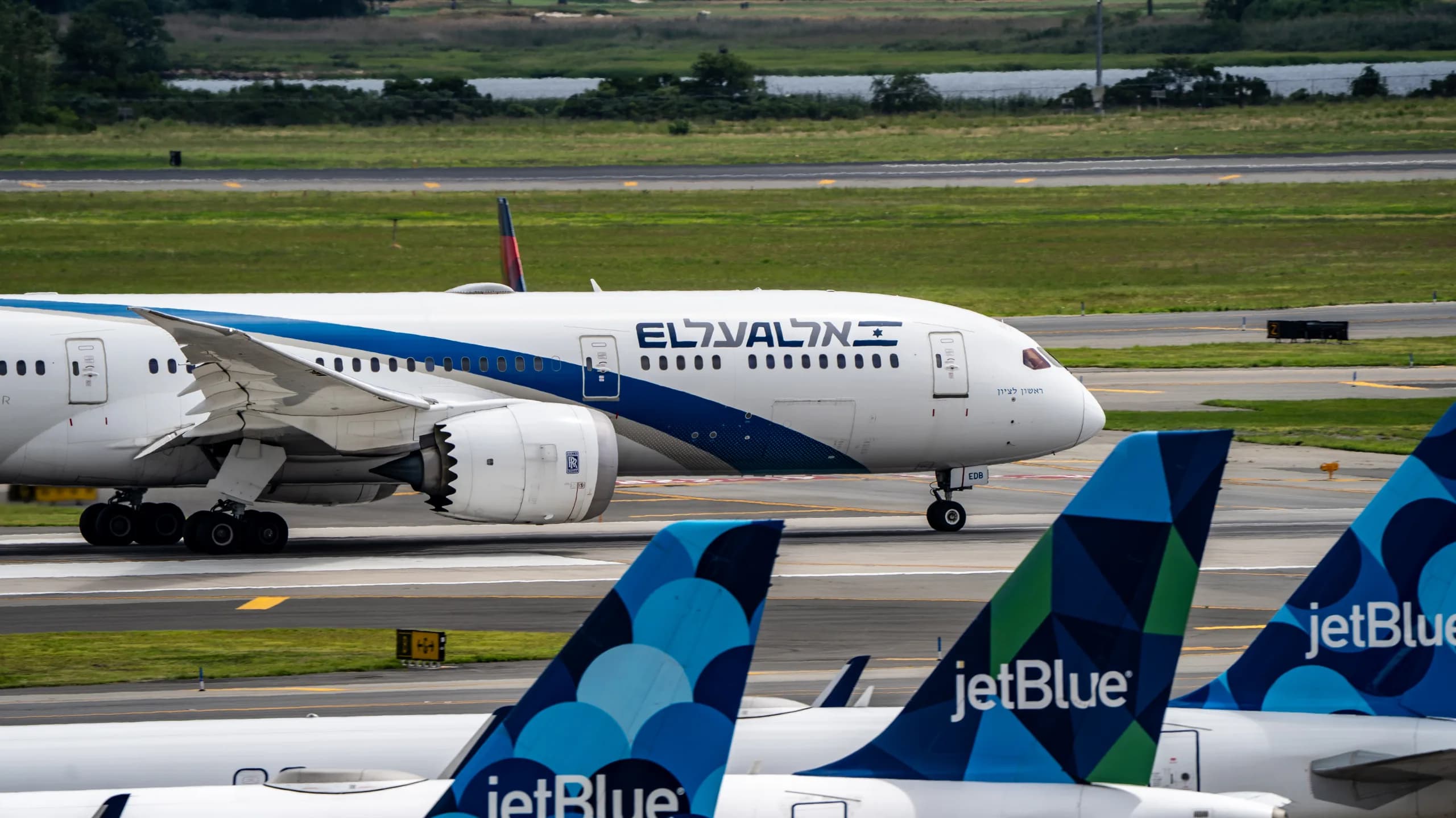 An El Al Boeing 787-9, registration 4X-EDB, taxiing at New York JFK past two jetBlue tails